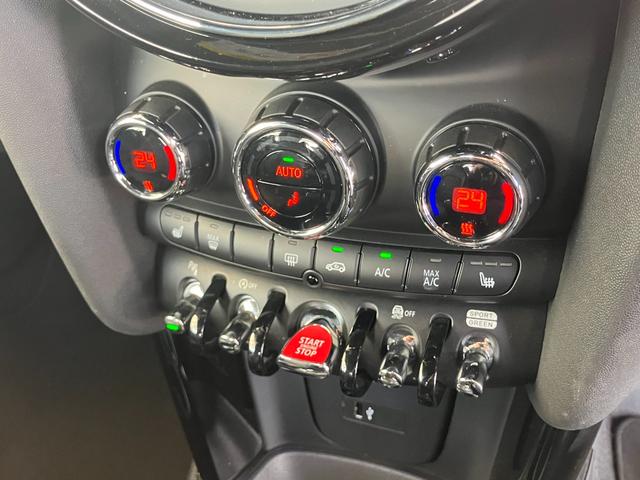 ＭＩＮＩ ジョンクーパーワークス　コンバーチブル　認定中古車　ＹＯＵＲＳレザーラウンジ　２年保証付　ヘッドアップディスプレイ　黒本革シート　ＡＣＣ　純正ＨＤＤナビ　シートヒーター　バックカメラ　黒１７インチＡＷ　ＥＴＣ（38枚目）