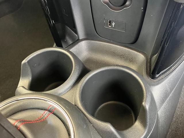 ＭＩＮＩ ジョンクーパーワークス　コンバーチブル　認定中古車　ＹＯＵＲＳレザーラウンジ　２年保証付　ヘッドアップディスプレイ　黒本革シート　ＡＣＣ　純正ＨＤＤナビ　シートヒーター　バックカメラ　黒１７インチＡＷ　ＥＴＣ（39枚目）
