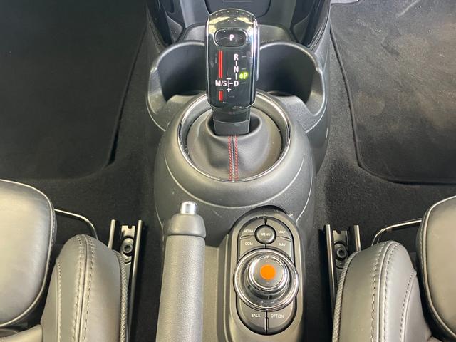 ＭＩＮＩ ジョンクーパーワークス　コンバーチブル　認定中古車　ＹＯＵＲＳレザーラウンジ　２年保証付　ヘッドアップディスプレイ　黒本革シート　ＡＣＣ　純正ＨＤＤナビ　シートヒーター　バックカメラ　黒１７インチＡＷ　ＥＴＣ（41枚目）