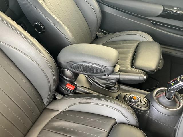 ＭＩＮＩ ジョンクーパーワークス　コンバーチブル　認定中古車　ＹＯＵＲＳレザーラウンジ　２年保証付　ヘッドアップディスプレイ　黒本革シート　ＡＣＣ　純正ＨＤＤナビ　シートヒーター　バックカメラ　黒１７インチＡＷ　ＥＴＣ（42枚目）