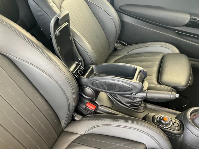 ＭＩＮＩ ジョンクーパーワークス　コンバーチブル　認定中古車　ＹＯＵＲＳレザーラウンジ　２年保証付　ヘッドアップディスプレイ　黒本革シート　ＡＣＣ　純正ＨＤＤナビ　シートヒーター　バックカメラ　黒１７インチＡＷ　ＥＴＣ（43枚目）