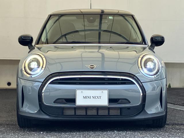 ＭＩＮＩ クーパーＤ　クラシック・トリム　認定中古車　ＡｐｐｌｅＣａｒＰｌａｙ　ＡＣＣ　２年保証付　　ハーフレザーシート　クルーズコントロール　黒ルーフ＆ミラーキャップ　バックカメラ　黒１６インチＡＷ　ＥＴＣ（5枚目）