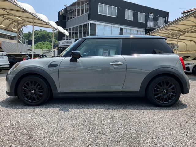 ＭＩＮＩ クーパーＤ　クラシック・トリム　認定中古車　ＡｐｐｌｅＣａｒＰｌａｙ　ＡＣＣ　２年保証付　　ハーフレザーシート　クルーズコントロール　黒ルーフ＆ミラーキャップ　バックカメラ　黒１６インチＡＷ　ＥＴＣ（6枚目）