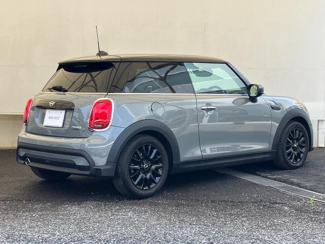 ＭＩＮＩ クーパーＤ　クラシック・トリム　認定中古車　ＡｐｐｌｅＣａｒＰｌａｙ　ＡＣＣ　２年保証付　　ハーフレザーシート　クルーズコントロール　黒ルーフ＆ミラーキャップ　バックカメラ　黒１６インチＡＷ　ＥＴＣ（8枚目）
