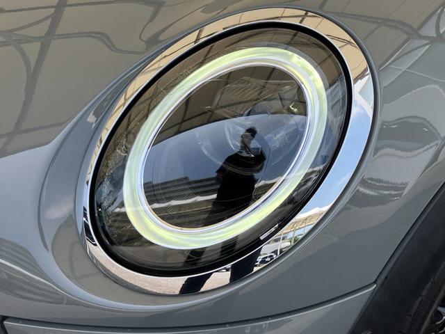 ＭＩＮＩ クーパーＤ　クラシック・トリム　認定中古車　ＡｐｐｌｅＣａｒＰｌａｙ　ＡＣＣ　２年保証付　　ハーフレザーシート　クルーズコントロール　黒ルーフ＆ミラーキャップ　バックカメラ　黒１６インチＡＷ　ＥＴＣ（14枚目）