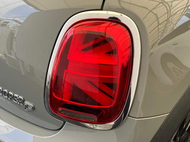 ＭＩＮＩ クーパーＤ　クラシック・トリム　認定中古車　ＡｐｐｌｅＣａｒＰｌａｙ　ＡＣＣ　２年保証付　　ハーフレザーシート　クルーズコントロール　黒ルーフ＆ミラーキャップ　バックカメラ　黒１６インチＡＷ　ＥＴＣ（16枚目）