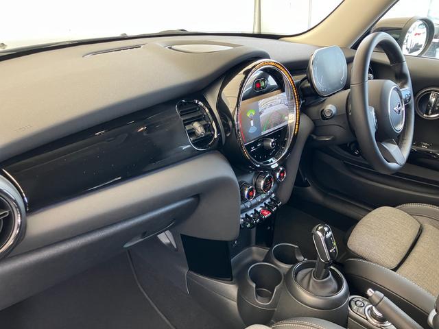 ＭＩＮＩ クーパーＤ　クラシック・トリム　認定中古車　ＡｐｐｌｅＣａｒＰｌａｙ　ＡＣＣ　２年保証付　　ハーフレザーシート　クルーズコントロール　黒ルーフ＆ミラーキャップ　バックカメラ　黒１６インチＡＷ　ＥＴＣ（23枚目）