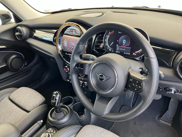 ＭＩＮＩ クーパーＤ　クラシック・トリム　認定中古車　ＡｐｐｌｅＣａｒＰｌａｙ　ＡＣＣ　２年保証付　　ハーフレザーシート　クルーズコントロール　黒ルーフ＆ミラーキャップ　バックカメラ　黒１６インチＡＷ　ＥＴＣ（24枚目）