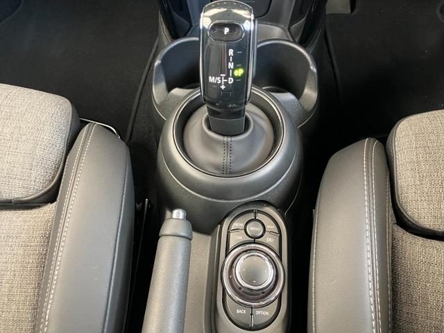 ＭＩＮＩ クーパーＤ　クラシック・トリム　認定中古車　ＡｐｐｌｅＣａｒＰｌａｙ　ＡＣＣ　２年保証付　　ハーフレザーシート　クルーズコントロール　黒ルーフ＆ミラーキャップ　バックカメラ　黒１６インチＡＷ　ＥＴＣ（36枚目）