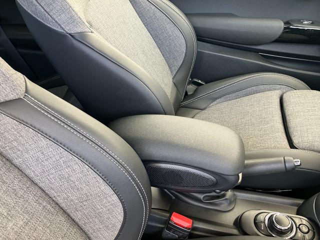 ＭＩＮＩ クーパーＤ　クラシック・トリム　認定中古車　ＡｐｐｌｅＣａｒＰｌａｙ　ＡＣＣ　２年保証付　　ハーフレザーシート　クルーズコントロール　黒ルーフ＆ミラーキャップ　バックカメラ　黒１６インチＡＷ　ＥＴＣ（37枚目）