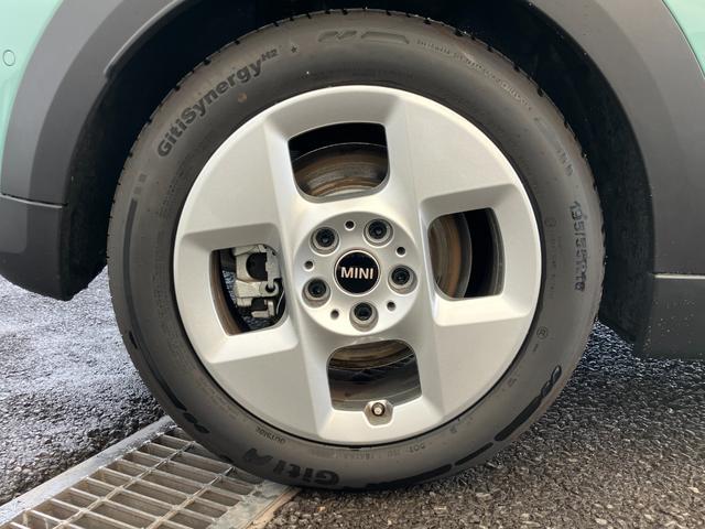 ＭＩＮＩ クーパーＣ　クラシック・トリム　認定中古車　元試乗車　ハーフレザーシート　ヘッドアップディスプレイ　純正ナビ　ＡｐｐｌｅＣａｒＰｌａｙ　ステアリングヒーター　アクティブクルーズコントロール　白ルーフ＆ミラー　シートヒーター　１６ＡＷ（10枚目）