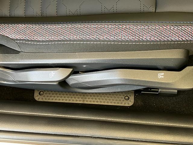 ＭＩＮＩ クーパーＣ　クラシック・トリム　認定中古車　元試乗車　ハーフレザーシート　ヘッドアップディスプレイ　純正ナビ　ＡｐｐｌｅＣａｒＰｌａｙ　ステアリングヒーター　アクティブクルーズコントロール　白ルーフ＆ミラー　シートヒーター　１６ＡＷ（21枚目）