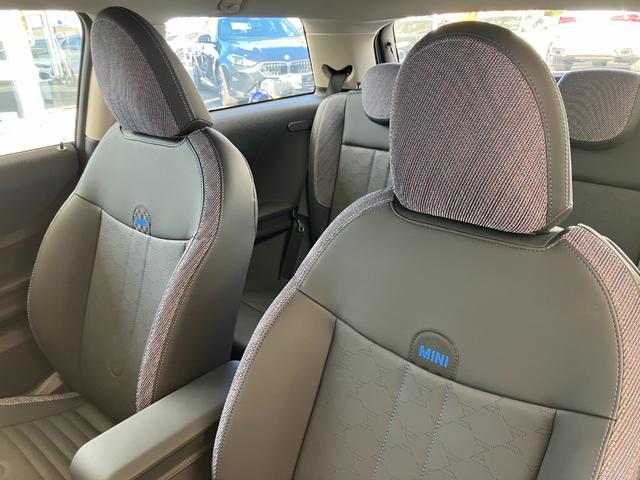 ＭＩＮＩ クーパーＣ　クラシック・トリム　認定中古車　元試乗車　ハーフレザーシート　ヘッドアップディスプレイ　純正ナビ　ＡｐｐｌｅＣａｒＰｌａｙ　ステアリングヒーター　アクティブクルーズコントロール　白ルーフ＆ミラー　シートヒーター　１６ＡＷ（23枚目）