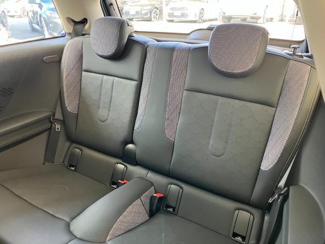 ＭＩＮＩ クーパーＣ　クラシック・トリム　認定中古車　元試乗車　ハーフレザーシート　ヘッドアップディスプレイ　純正ナビ　ＡｐｐｌｅＣａｒＰｌａｙ　ステアリングヒーター　アクティブクルーズコントロール　白ルーフ＆ミラー　シートヒーター　１６ＡＷ（24枚目）