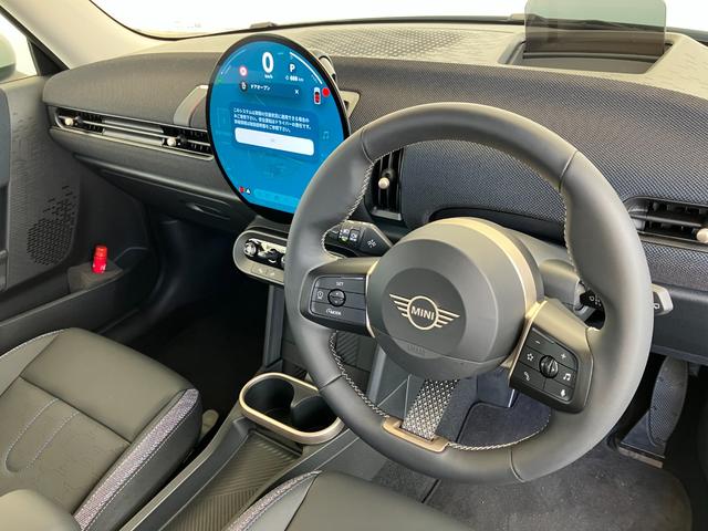 ＭＩＮＩ クーパーＣ　クラシック・トリム　認定中古車　元試乗車　ハーフレザーシート　ヘッドアップディスプレイ　純正ナビ　ＡｐｐｌｅＣａｒＰｌａｙ　ステアリングヒーター　アクティブクルーズコントロール　白ルーフ＆ミラー　シートヒーター　１６ＡＷ（26枚目）