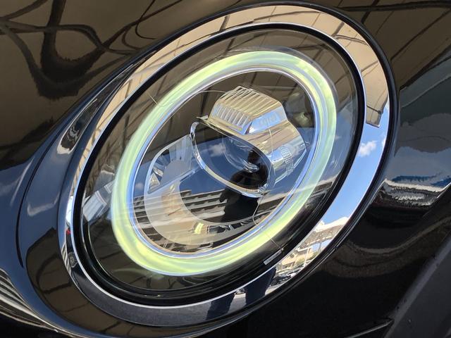 ＭＩＮＩ ジョンクーパーワークス　認定中古車　純正ＨＤＤナビ　ＡＣＣ　２年保証付　ＥＴＣ　ヘッドアップディスプレイ　赤ルーフ＆ミラーキャップ　ボンネットストライプ赤　バックカメラ　１７インチＡＷ（15枚目）