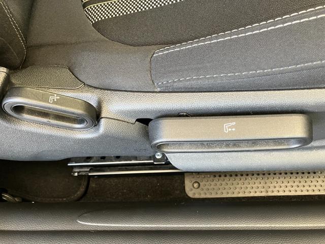 ＭＩＮＩ ジョンクーパーワークス　認定中古車　純正ＨＤＤナビ　ＡＣＣ　２年保証付　ＥＴＣ　ヘッドアップディスプレイ　赤ルーフ＆ミラーキャップ　ボンネットストライプ赤　バックカメラ　１７インチＡＷ（22枚目）