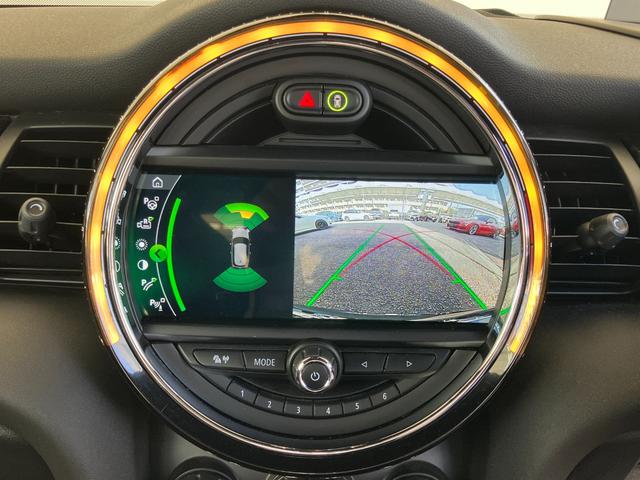 ＭＩＮＩ ジョンクーパーワークス　認定中古車　純正ＨＤＤナビ　ＡＣＣ　２年保証付　ＥＴＣ　ヘッドアップディスプレイ　赤ルーフ＆ミラーキャップ　ボンネットストライプ赤　バックカメラ　１７インチＡＷ（36枚目）