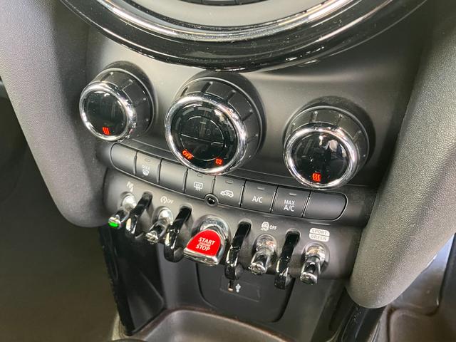ＭＩＮＩ ジョンクーパーワークス　認定中古車　純正ＨＤＤナビ　ＡＣＣ　２年保証付　ＥＴＣ　ヘッドアップディスプレイ　赤ルーフ＆ミラーキャップ　ボンネットストライプ赤　バックカメラ　１７インチＡＷ（37枚目）