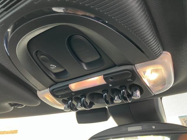ＭＩＮＩ ジョンクーパーワークス　認定中古車　純正ＨＤＤナビ　ＡＣＣ　２年保証付　ＥＴＣ　ヘッドアップディスプレイ　赤ルーフ＆ミラーキャップ　ボンネットストライプ赤　バックカメラ　１７インチＡＷ（43枚目）