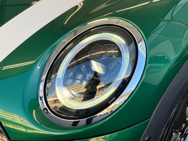 ＭＩＮＩ クーパー　プレミアムプラスパッケージクラシックトリム　認定中古車　ハーフレザーシート　電動シート　ＡｐｐｌｅＣａｒＰｌａｙ　白ルーフ＆ミラーキャップ　白ボンネットストライプ　ＡＣＣ　シートヒーター　１６インチＡＷ　ＥＴＣ（14枚目）