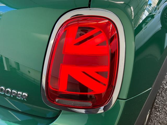 ＭＩＮＩ クーパー　プレミアムプラスパッケージクラシックトリム　認定中古車　ハーフレザーシート　電動シート　ＡｐｐｌｅＣａｒＰｌａｙ　白ルーフ＆ミラーキャップ　白ボンネットストライプ　ＡＣＣ　シートヒーター　１６インチＡＷ　ＥＴＣ（16枚目）