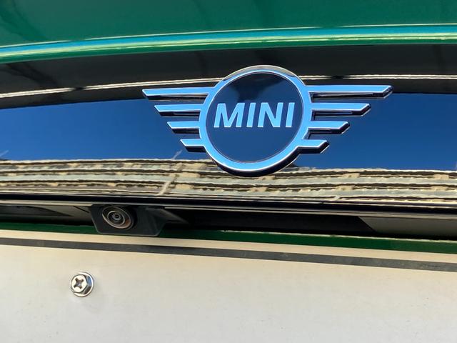 ＭＩＮＩ クーパー　プレミアムプラスパッケージクラシックトリム　認定中古車　ハーフレザーシート　電動シート　ＡｐｐｌｅＣａｒＰｌａｙ　白ルーフ＆ミラーキャップ　白ボンネットストライプ　ＡＣＣ　シートヒーター　１６インチＡＷ　ＥＴＣ（17枚目）