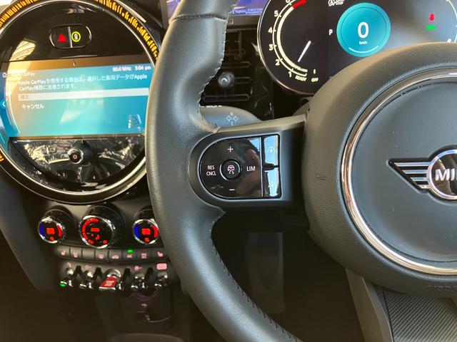 ＭＩＮＩ クーパー　プレミアムプラスパッケージクラシックトリム　認定中古車　ハーフレザーシート　電動シート　ＡｐｐｌｅＣａｒＰｌａｙ　白ルーフ＆ミラーキャップ　白ボンネットストライプ　ＡＣＣ　シートヒーター　１６インチＡＷ　ＥＴＣ（26枚目）