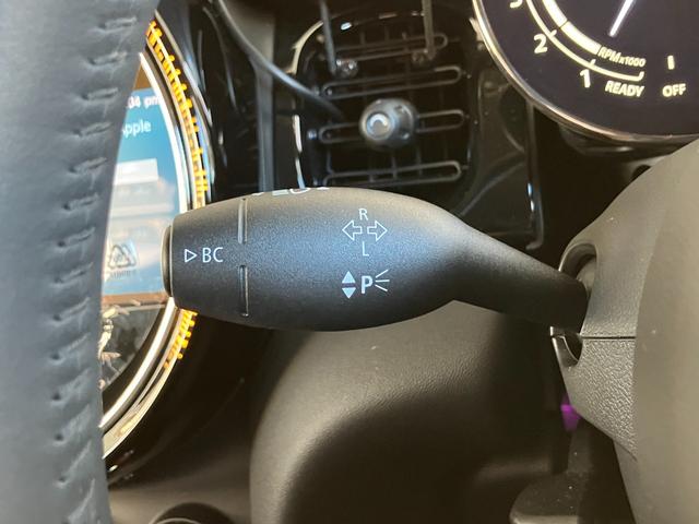 ＭＩＮＩ クーパー　プレミアムプラスパッケージクラシックトリム　認定中古車　ハーフレザーシート　電動シート　ＡｐｐｌｅＣａｒＰｌａｙ　白ルーフ＆ミラーキャップ　白ボンネットストライプ　ＡＣＣ　シートヒーター　１６インチＡＷ　ＥＴＣ（28枚目）
