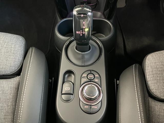 ＭＩＮＩ クーパー　プレミアムプラスパッケージクラシックトリム　認定中古車　ハーフレザーシート　電動シート　ＡｐｐｌｅＣａｒＰｌａｙ　白ルーフ＆ミラーキャップ　白ボンネットストライプ　ＡＣＣ　シートヒーター　１６インチＡＷ　ＥＴＣ（37枚目）