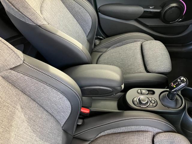 ＭＩＮＩ クーパー　プレミアムプラスパッケージクラシックトリム　認定中古車　ハーフレザーシート　電動シート　ＡｐｐｌｅＣａｒＰｌａｙ　白ルーフ＆ミラーキャップ　白ボンネットストライプ　ＡＣＣ　シートヒーター　１６インチＡＷ　ＥＴＣ（38枚目）