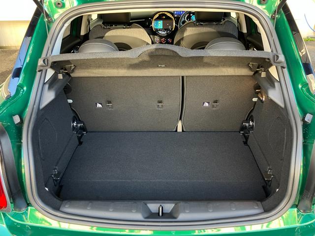 ＭＩＮＩ クーパー　プレミアムプラスパッケージクラシックトリム　認定中古車　ハーフレザーシート　電動シート　ＡｐｐｌｅＣａｒＰｌａｙ　白ルーフ＆ミラーキャップ　白ボンネットストライプ　ＡＣＣ　シートヒーター　１６インチＡＷ　ＥＴＣ（44枚目）