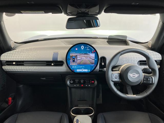 ＭＩＮＩ クーパーＳ　フェイバリット・トリム　認定中古車　元試乗車　ｈａｒｍａｎ／ｋａｒｄｏｎ　紺本革シート　ヘッドアップディスプレイ　黒ルーフ＆ミラー　ステアリングヒーター　シートヒーター　電動シート　ＡＣＣ　１７ＡＷ　ＥＴＣ　全周囲カメラ（4枚目）