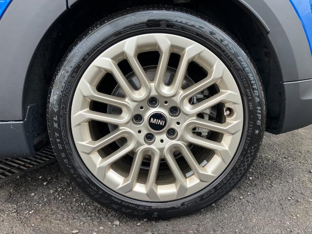 ＭＩＮＩ クーパーＳ　フェイバリット・トリム　認定中古車　元試乗車　ｈａｒｍａｎ／ｋａｒｄｏｎ　紺本革シート　ヘッドアップディスプレイ　黒ルーフ＆ミラー　ステアリングヒーター　シートヒーター　電動シート　ＡＣＣ　１７ＡＷ　ＥＴＣ　全周囲カメラ（11枚目）