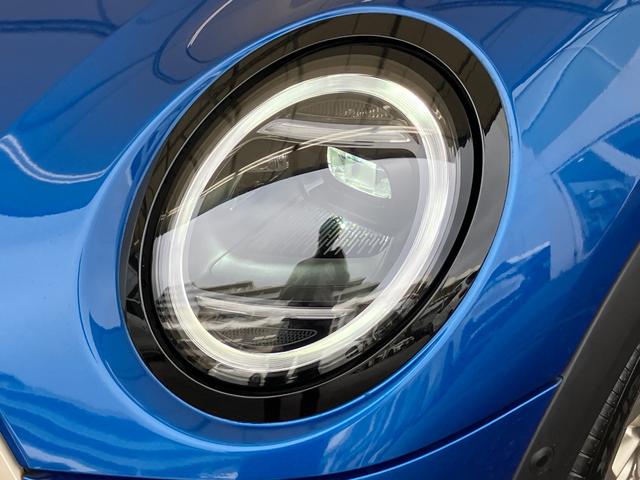 ＭＩＮＩ クーパーＳ　フェイバリット・トリム　認定中古車　元試乗車　ｈａｒｍａｎ／ｋａｒｄｏｎ　紺本革シート　ヘッドアップディスプレイ　黒ルーフ＆ミラー　ステアリングヒーター　シートヒーター　電動シート　ＡＣＣ　１７ＡＷ　ＥＴＣ　全周囲カメラ（14枚目）