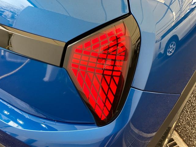 ＭＩＮＩ クーパーＳ　フェイバリット・トリム　認定中古車　元試乗車　ｈａｒｍａｎ／ｋａｒｄｏｎ　紺本革シート　ヘッドアップディスプレイ　黒ルーフ＆ミラー　ステアリングヒーター　シートヒーター　電動シート　ＡＣＣ　１７ＡＷ　ＥＴＣ　全周囲カメラ（17枚目）