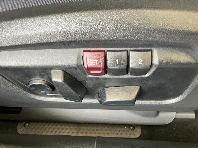 ＭＩＮＩ クーパーＳ　フェイバリット・トリム　認定中古車　元試乗車　ｈａｒｍａｎ／ｋａｒｄｏｎ　紺本革シート　ヘッドアップディスプレイ　黒ルーフ＆ミラー　ステアリングヒーター　シートヒーター　電動シート　ＡＣＣ　１７ＡＷ　ＥＴＣ　全周囲カメラ（20枚目）