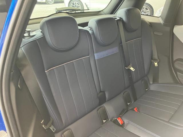 ＭＩＮＩ クーパーＳ　フェイバリット・トリム　認定中古車　元試乗車　ｈａｒｍａｎ／ｋａｒｄｏｎ　紺本革シート　ヘッドアップディスプレイ　黒ルーフ＆ミラー　ステアリングヒーター　シートヒーター　電動シート　ＡＣＣ　１７ＡＷ　ＥＴＣ　全周囲カメラ（21枚目）
