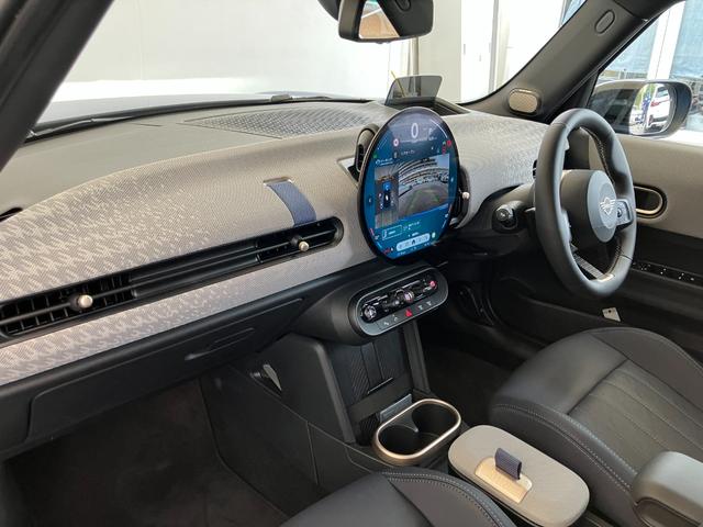 ＭＩＮＩ クーパーＳ　フェイバリット・トリム　認定中古車　元試乗車　ｈａｒｍａｎ／ｋａｒｄｏｎ　紺本革シート　ヘッドアップディスプレイ　黒ルーフ＆ミラー　ステアリングヒーター　シートヒーター　電動シート　ＡＣＣ　１７ＡＷ　ＥＴＣ　全周囲カメラ（24枚目）