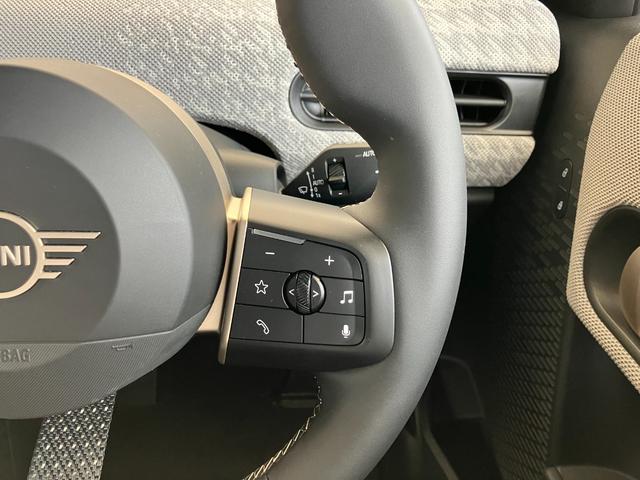 ＭＩＮＩ クーパーＳ　フェイバリット・トリム　認定中古車　元試乗車　ｈａｒｍａｎ／ｋａｒｄｏｎ　紺本革シート　ヘッドアップディスプレイ　黒ルーフ＆ミラー　ステアリングヒーター　シートヒーター　電動シート　ＡＣＣ　１７ＡＷ　ＥＴＣ　全周囲カメラ（28枚目）