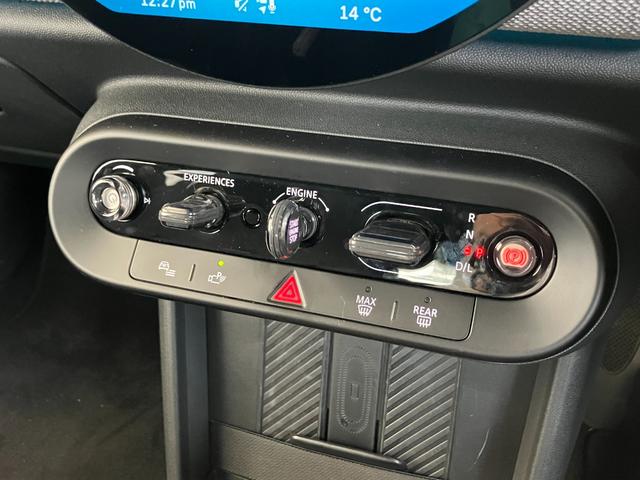ＭＩＮＩ クーパーＳ　フェイバリット・トリム　認定中古車　元試乗車　ｈａｒｍａｎ／ｋａｒｄｏｎ　紺本革シート　ヘッドアップディスプレイ　黒ルーフ＆ミラー　ステアリングヒーター　シートヒーター　電動シート　ＡＣＣ　１７ＡＷ　ＥＴＣ　全周囲カメラ（34枚目）