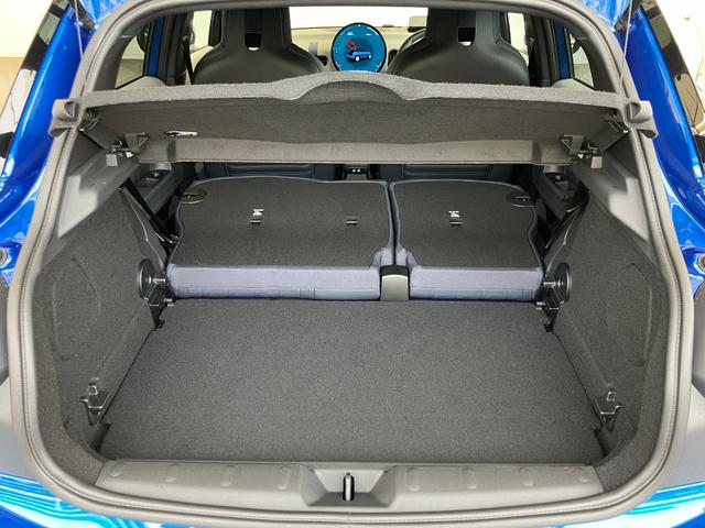 ＭＩＮＩ クーパーＳ　フェイバリット・トリム　認定中古車　元試乗車　ｈａｒｍａｎ／ｋａｒｄｏｎ　紺本革シート　ヘッドアップディスプレイ　黒ルーフ＆ミラー　ステアリングヒーター　シートヒーター　電動シート　ＡＣＣ　１７ＡＷ　ＥＴＣ　全周囲カメラ（43枚目）