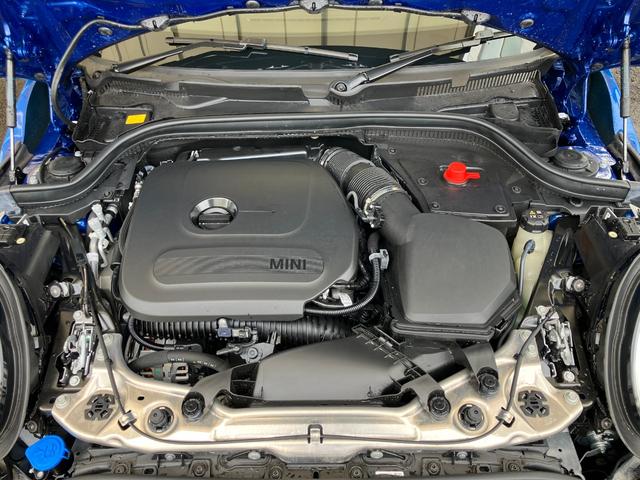 ＭＩＮＩ クーパーＳ　フェイバリット・トリム　認定中古車　元試乗車　ｈａｒｍａｎ／ｋａｒｄｏｎ　紺本革シート　ヘッドアップディスプレイ　黒ルーフ＆ミラー　ステアリングヒーター　シートヒーター　電動シート　ＡＣＣ　１７ＡＷ　ＥＴＣ　全周囲カメラ（45枚目）