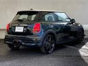 ＭＩＮＩ クーパーＳ　レゾリュート・エディション　認定中古車　元試乗車　クルコン　２年保証付　ＡｐｐｅｌＣａｒＰｌａｙ　ハーフレザーシート　バックカメラ　白ルーフ＆ミラ－キャップ　シートヒーター　１８インチＡＷ　ＥＴＣ（5枚目）