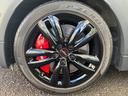 ジョンクーパーワークス　コンバーチブル　認定中古車　ＹＯＵＲＳレザーラウンジ　２年保証付　ヘッドアップディスプレイ　黒本革シート　ＡＣＣ　純正ＨＤＤナビ　シートヒーター　バックカメラ　黒１７インチＡＷ　ＥＴＣ（12枚目）