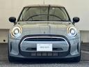 ＭＩＮＩ クーパーＤ　クラシック・トリム　認定中古車　ＡｐｐｌｅＣａｒＰｌａｙ　ＡＣＣ　２年保証付　　ハーフレザーシート　クルーズコントロール　黒ルーフ＆ミラーキャップ　バックカメラ　黒１６インチＡＷ　ＥＴＣ（5枚目）