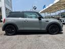 ＭＩＮＩ クーパーＤ　クラシック・トリム　認定中古車　ＡｐｐｌｅＣａｒＰｌａｙ　ＡＣＣ　２年保証付　　ハーフレザーシート　クルーズコントロール　黒ルーフ＆ミラーキャップ　バックカメラ　黒１６インチＡＷ　ＥＴＣ（7枚目）