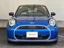 ＭＩＮＩ クーパーＳ　フェイバリット・トリム　認定中古車　元試乗車　ｈａｒｍａｎ／ｋａｒｄｏｎ　紺本革シート　ヘッドアップディスプレイ　黒ルーフ＆ミラー　ステアリングヒーター　シートヒーター　電動シート　ＡＣＣ　１７ＡＷ　ＥＴＣ　全周囲カメラ（5枚目）