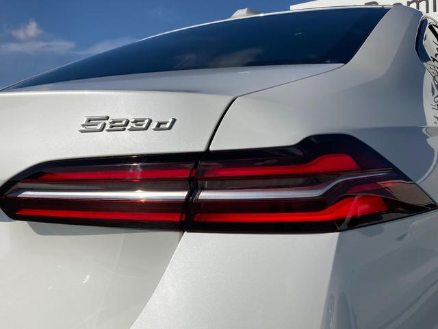 ５シリーズ ５２３ｄ　ｘＤｒｉｖｅ　Ｍスポーツ　認定中古車　黒本革シート　ＡＣＣ　２年保証付　ヘッドアップディスプレイ　シートヒーター　電動シート　フルセグＴＶ　１９ＡＷ　電動テールゲート　全周囲カメラ（56枚目）