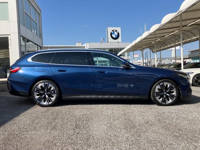 ５シリーズ ５２３ｄ　ｘＤｒｉｖｅツーリング　エクスクルーシブ　認定中古車　元試乗車　サンルーフ　ＡＣＣ　２０ＡＷ　黒本革シート　ｈａｒｍａｎ／ｋａｒｄｏｎスピーカー　ヘッドアップディスプレイ　アクティブベンチレーション　フルセグＴＶ　電動テールゲート（7枚目）
